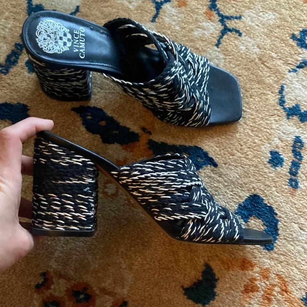 Like new size 9 Vince Camuto black and white chunky heels - Picture 9 of 9